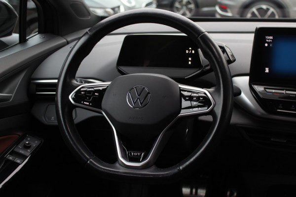 Volkswagen ID.4 First 77 kWh / SoH 89,2% / Trekhaak / Camera / Apple CarPlay / DAB / 20'' / LED / Alcantara / Stoelverwarming / ACC