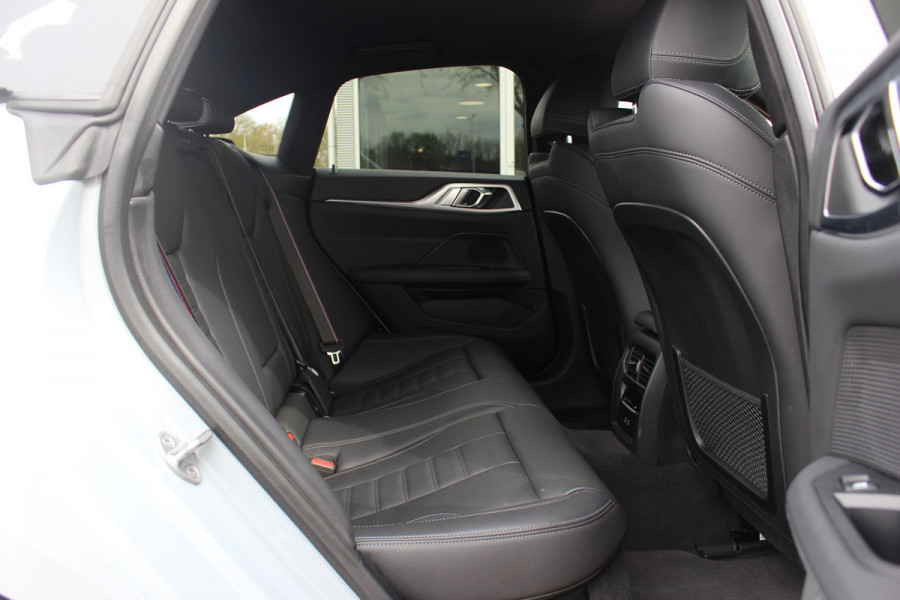 BMW i4 eDrive40 High Executive 84 kWh / SoH 93,5% / Trekhaak / 360Camera / Head-up / Leder / 19'' / Navigatie / Stoelverwarming / DAB / Cruise Control