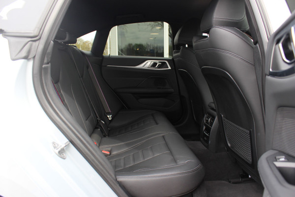 BMW i4 eDrive40 High Executive 84 kWh / SoH 93,5% / Trekhaak / 360Camera / Head-up / Leder / 19'' / Navigatie / Stoelverwarming / DAB / Cruise Control