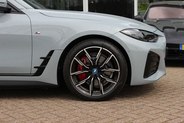 BMW i4 eDrive40 High Executive 84 kWh / SoH 93,5% / Trekhaak / 360Camera / Head-up / Leder / 19'' / Navigatie / Stoelverwarming / DAB / Cruise Control
