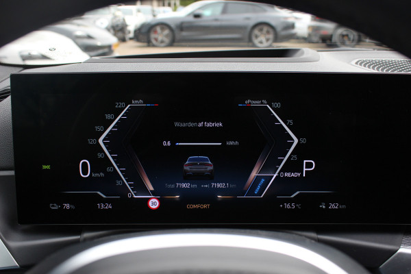 BMW i4 eDrive40 High Executive 84 kWh / SoH 93,5% / Trekhaak / 360Camera / Head-up / Leder / 19'' / Navigatie / Stoelverwarming / DAB / Cruise Control