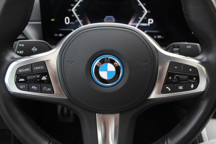 BMW i4 eDrive40 High Executive 84 kWh / SoH 93,5% / Trekhaak / 360Camera / Head-up / Leder / 19'' / Navigatie / Stoelverwarming / DAB / Cruise Control