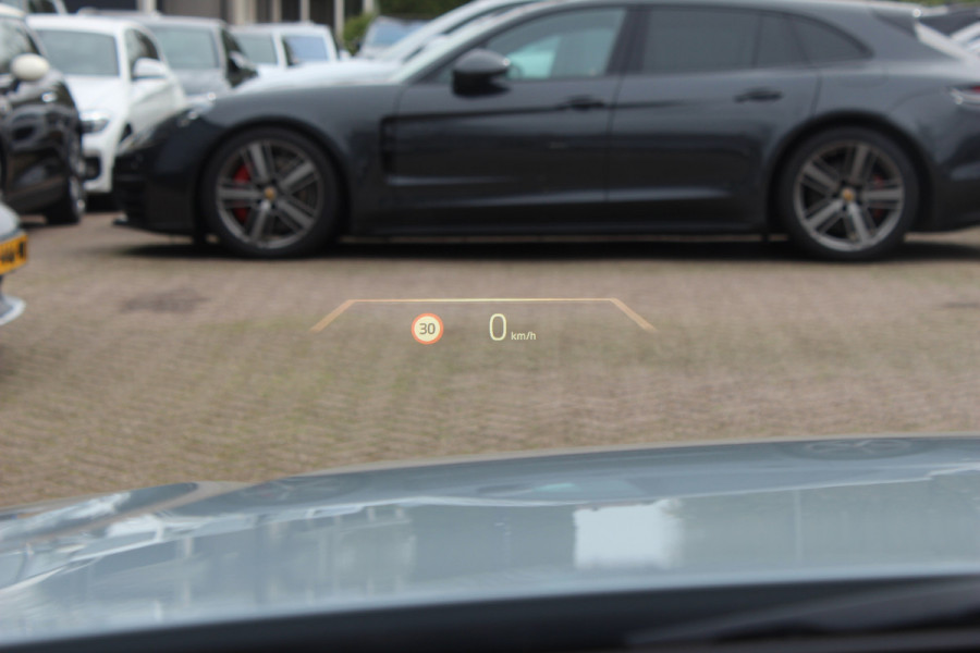 BMW i4 eDrive40 High Executive 84 kWh / SoH 93,5% / Trekhaak / 360Camera / Head-up / Leder / 19'' / Navigatie / Stoelverwarming / DAB / Cruise Control