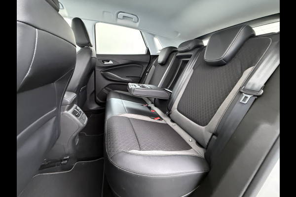 Opel Grandland X 1.6T 225pk PHEV Hybride AUT-8. Navi 360°Camera 1/2 Leer Apple Carplay Android Two-Tone AGR-Comfort Stoelen StoelverwarmingAuto E Elek.Achterklep Led Privacy Glas Lmv Isofix DAB Bluetooth Lane Assist Regen-Lichtsensor Keyless 1e Eigenaar Dealeronderhouden Origineel Nederlandse Auto € 46.000 nieuw!