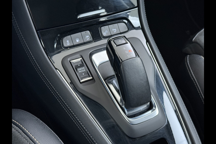 Opel Grandland X 1.6T 225pk PHEV Hybride AUT-8. Navi 360°Camera 1/2 Leer Apple Carplay Android Two-Tone AGR-Comfort Stoelen StoelverwarmingAuto E Elek.Achterklep Led Privacy Glas Lmv Isofix DAB Bluetooth Lane Assist Regen-Lichtsensor Keyless 1e Eigenaar Dealeronderhouden Origineel Nederlandse Auto € 46.000 nieuw!