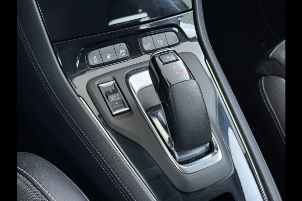 Opel Grandland X 1.6T 225pk PHEV Hybride AUT-8. Navi 360°Camera 1/2 Leer Apple Carplay Android Two-Tone AGR-Comfort Stoelen StoelverwarmingAuto E Elek.Achterklep Led Privacy Glas Lmv Isofix DAB Bluetooth Lane Assist Regen-Lichtsensor Keyless 1e Eigenaar Dealeronderhouden Origineel Nederlandse Auto € 46.000 nieuw!