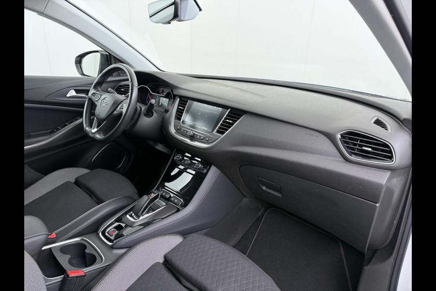Opel Grandland X 1.6T 225pk PHEV Hybride AUT-8. Navi 360°Camera 1/2 Leer Apple Carplay Android Two-Tone AGR-Comfort Stoelen StoelverwarmingAuto E Elek.Achterklep Led Privacy Glas Lmv Isofix DAB Bluetooth Lane Assist Regen-Lichtsensor Keyless 1e Eigenaar Dealeronderhouden Origineel Nederlandse Auto € 46.000 nieuw!