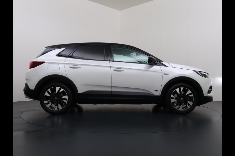 Opel Grandland X 1.6T 225pk PHEV Hybride AUT-8. Navi 360°Camera 1/2 Leer Apple Carplay Android Two-Tone AGR-Comfort Stoelen StoelverwarmingAuto E Elek.Achterklep Led Privacy Glas Lmv Isofix DAB Bluetooth Lane Assist Regen-Lichtsensor Keyless 1e Eigenaar Dealeronderhouden Origineel Nederlandse Auto € 46.000 nieuw!