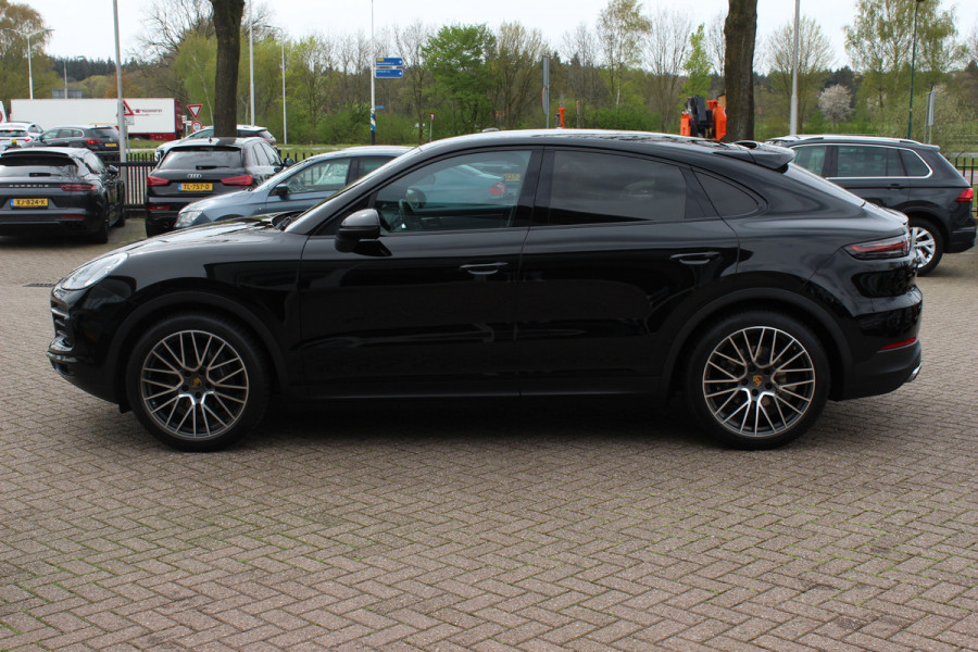 Porsche Cayenne Coupé 3.0 / 61.186 km! / Trekhaak / Camera / Panoramadak / Head-up / Luchtvering / Luxe Leder / Sportchrono / 21'' / Bose / Stuur+Stoelverwarming / Dodehoek / DAB / Cruise Control