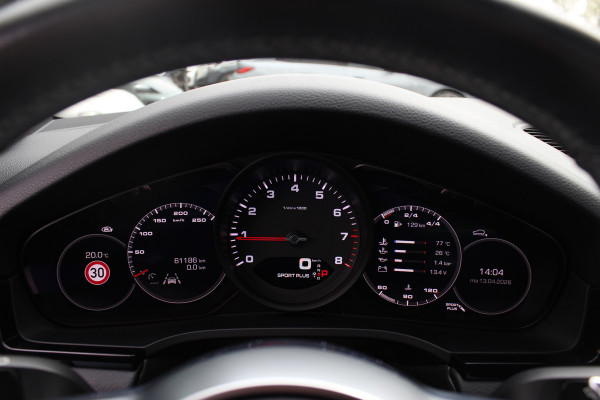 Porsche Cayenne Coupé 3.0 / 61.186 km! / Trekhaak / Camera / Panoramadak / Head-up / Luchtvering / Luxe Leder / Sportchrono / 21'' / Bose / Stuur+Stoelverwarming / Dodehoek / DAB / Cruise Control