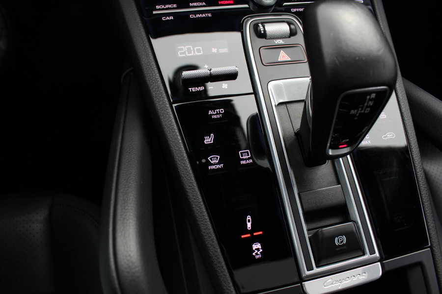 Porsche Cayenne Coupé 3.0 / 61.186 km! / Trekhaak / Camera / Panoramadak / Head-up / Luchtvering / Luxe Leder / Sportchrono / 21'' / Bose / Stuur+Stoelverwarming / Dodehoek / DAB / Cruise Control