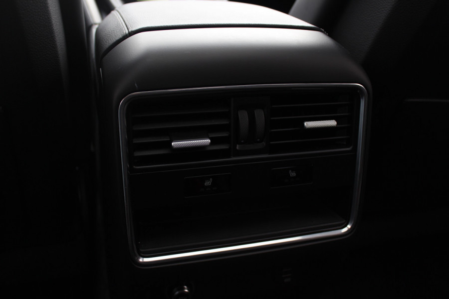 Porsche Cayenne Coupé 3.0 / 61.186 km! / Trekhaak / Camera / Panoramadak / Head-up / Luchtvering / Luxe Leder / Sportchrono / 21'' / Bose / Stuur+Stoelverwarming / Dodehoek / DAB / Cruise Control