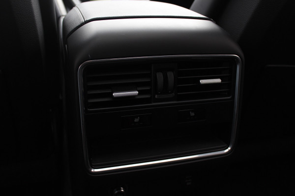 Porsche Cayenne Coupé 3.0 / 61.186 km! / Trekhaak / Camera / Panoramadak / Head-up / Luchtvering / Luxe Leder / Sportchrono / 21'' / Bose / Stuur+Stoelverwarming / Dodehoek / DAB / Cruise Control
