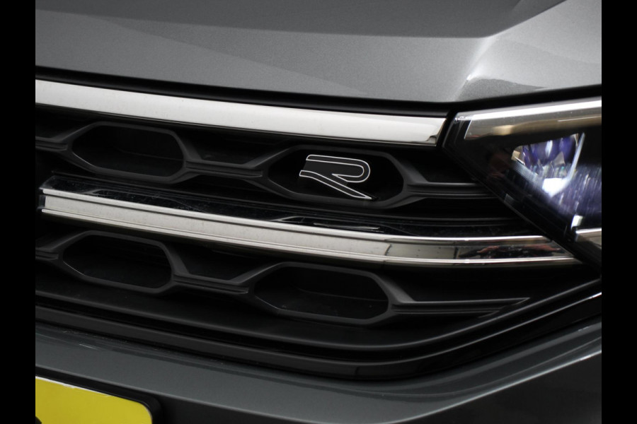 Volkswagen T-Roc 1.5 TSI DSG R-Line + Design pakket Black Automaat Panorama dak Navigatie Apple Carplay/Android Auto Climate control LED Adaptieve cruise control