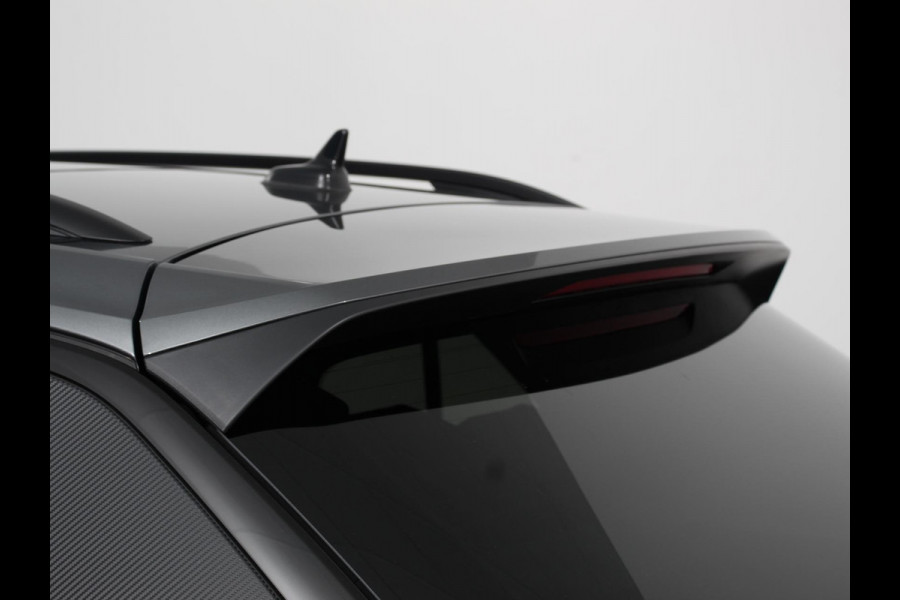 Volkswagen T-Roc 1.5 TSI DSG R-Line + Design pakket Black Automaat Panorama dak Navigatie Apple Carplay/Android Auto Climate control LED Adaptieve cruise control