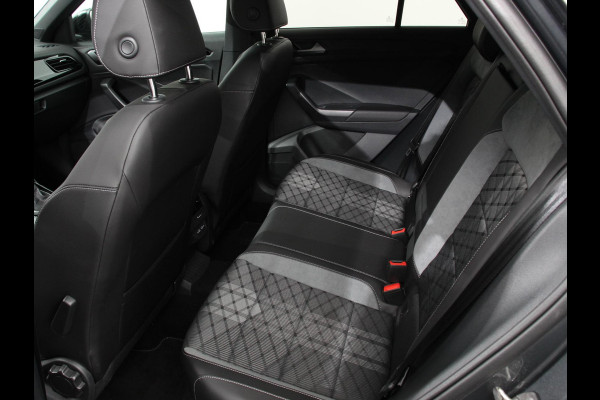 Volkswagen T-Roc 1.5 TSI DSG R-Line + Design pakket Black Automaat Panorama dak Navigatie Apple Carplay/Android Auto Climate control LED Adaptieve cruise control