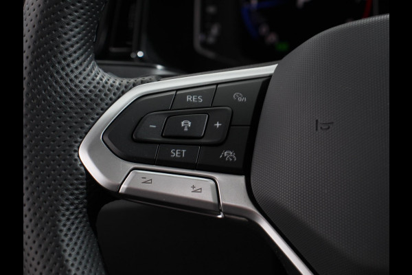 Volkswagen T-Roc 1.5 TSI DSG R-Line + Design pakket Black Automaat Panorama dak Navigatie Apple Carplay/Android Auto Climate control LED Adaptieve cruise control