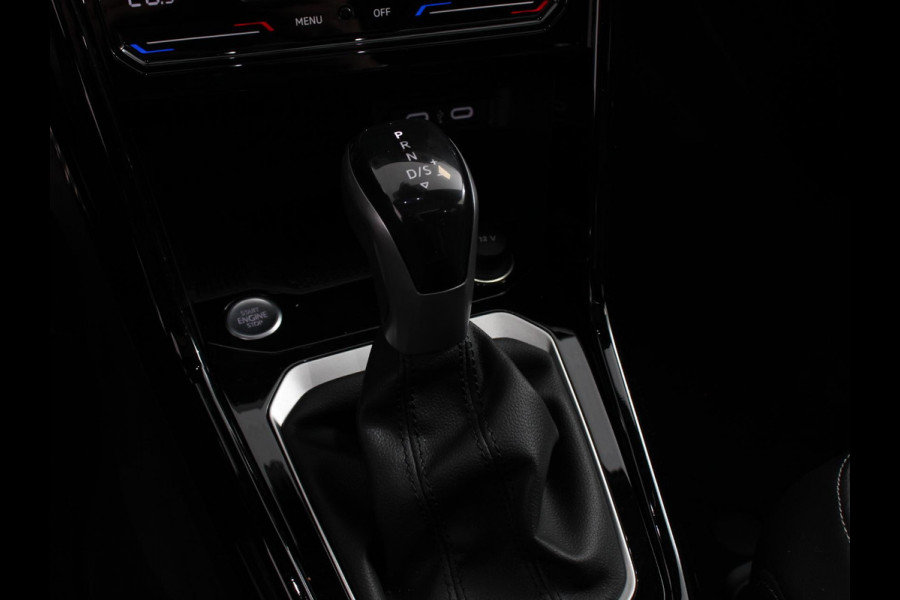 Volkswagen T-Roc 1.5 TSI DSG R-Line + Design pakket Black Automaat Panorama dak Navigatie Apple Carplay/Android Auto Climate control LED Adaptieve cruise control