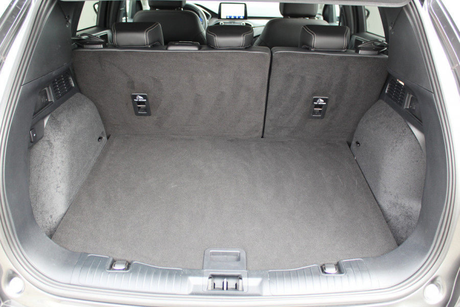 Ford Kuga 2.5-225pk PHEV 'Vignale' Plug-in Hybrid Automaat. Luxe hybride rijden voor een reëel bedrag ! Trekhaak, Adaptieve Cruise Cntrl, Climate Cntrl, Side- en lane assist, Head-Up display, Winter Pack, Driver Ass. Pack, Camera, Elektr. achterklep etc.