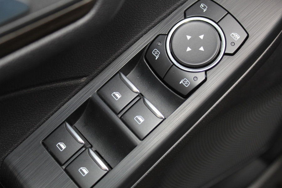 Ford Kuga 2.5-225pk PHEV 'Vignale' Plug-in Hybrid Automaat. Luxe hybride rijden voor een reëel bedrag ! Trekhaak, Adaptieve Cruise Cntrl, Climate Cntrl, Side- en lane assist, Head-Up display, Winter Pack, Driver Ass. Pack, Camera, Elektr. achterklep etc.