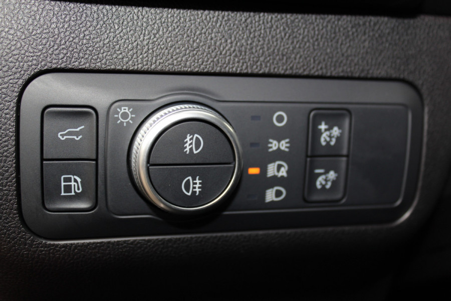 Ford Kuga 2.5-225pk PHEV 'Vignale' Plug-in Hybrid Automaat. Luxe hybride rijden voor een reëel bedrag ! Trekhaak, Adaptieve Cruise Cntrl, Climate Cntrl, Side- en lane assist, Head-Up display, Winter Pack, Driver Ass. Pack, Camera, Elektr. achterklep etc.