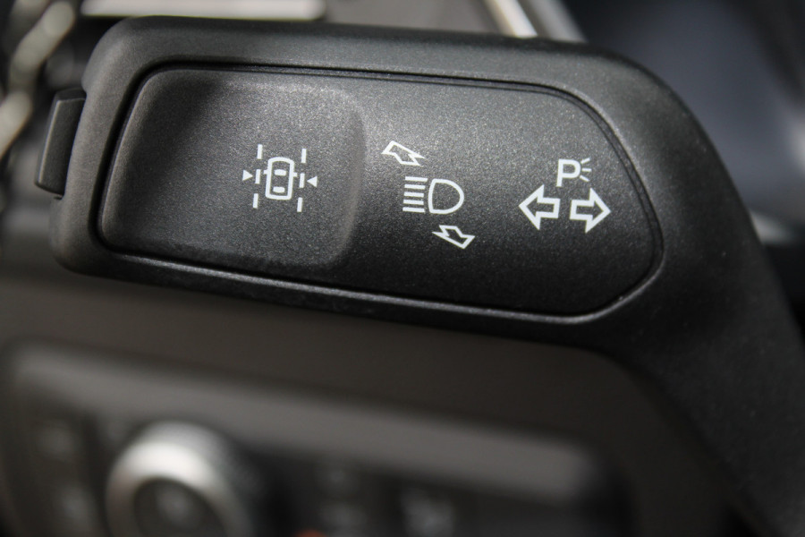 Ford Kuga 2.5-225pk PHEV 'Vignale' Plug-in Hybrid Automaat. Luxe hybride rijden voor een reëel bedrag ! Trekhaak, Adaptieve Cruise Cntrl, Climate Cntrl, Side- en lane assist, Head-Up display, Winter Pack, Driver Ass. Pack, Camera, Elektr. achterklep etc.