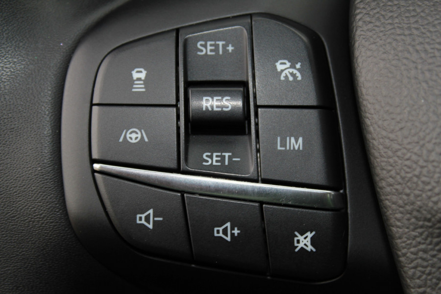 Ford Kuga 2.5-225pk PHEV 'Vignale' Plug-in Hybrid Automaat. Luxe hybride rijden voor een reëel bedrag ! Trekhaak, Adaptieve Cruise Cntrl, Climate Cntrl, Side- en lane assist, Head-Up display, Winter Pack, Driver Ass. Pack, Camera, Elektr. achterklep etc.