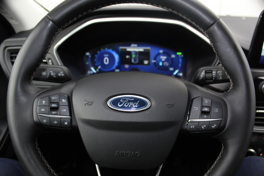 Ford Kuga 2.5-225pk PHEV 'Vignale' Plug-in Hybrid Automaat. Luxe hybride rijden voor een reëel bedrag ! Trekhaak, Adaptieve Cruise Cntrl, Climate Cntrl, Side- en lane assist, Head-Up display, Winter Pack, Driver Ass. Pack, Camera, Elektr. achterklep etc.