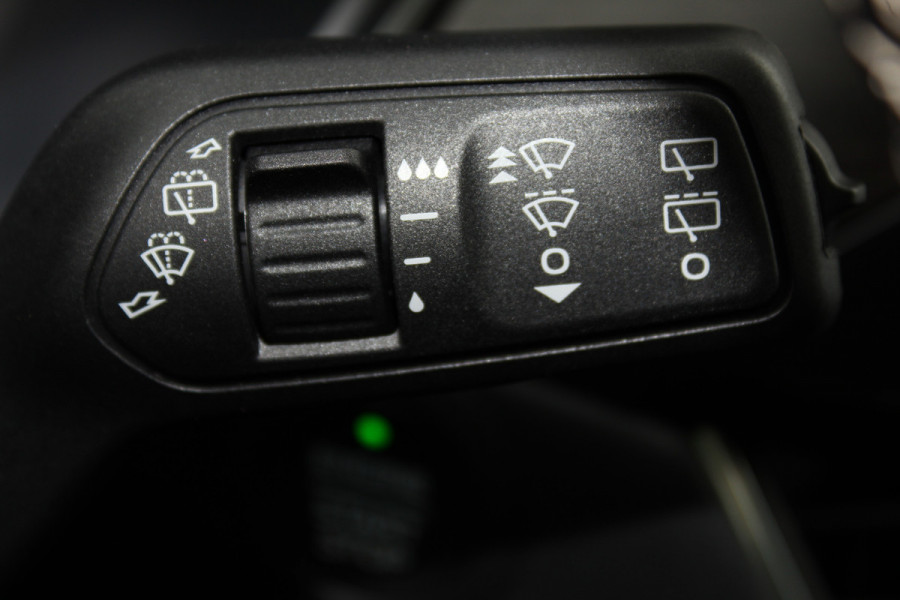 Ford Kuga 2.5-225pk PHEV 'Vignale' Plug-in Hybrid Automaat. Luxe hybride rijden voor een reëel bedrag ! Trekhaak, Adaptieve Cruise Cntrl, Climate Cntrl, Side- en lane assist, Head-Up display, Winter Pack, Driver Ass. Pack, Camera, Elektr. achterklep etc.