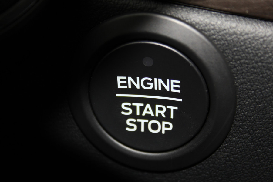 Ford Kuga 2.5-225pk PHEV 'Vignale' Plug-in Hybrid Automaat. Luxe hybride rijden voor een reëel bedrag ! Trekhaak, Adaptieve Cruise Cntrl, Climate Cntrl, Side- en lane assist, Head-Up display, Winter Pack, Driver Ass. Pack, Camera, Elektr. achterklep etc.