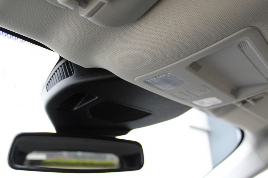 Ford Kuga 2.5-225pk PHEV 'Vignale' Plug-in Hybrid Automaat. Luxe hybride rijden voor een reëel bedrag ! Trekhaak, Adaptieve Cruise Cntrl, Climate Cntrl, Side- en lane assist, Head-Up display, Winter Pack, Driver Ass. Pack, Camera, Elektr. achterklep etc.