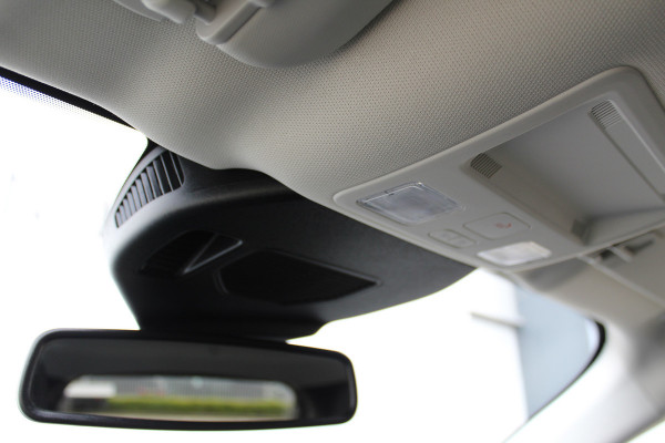 Ford Kuga 2.5-225pk PHEV 'Vignale' Plug-in Hybrid Automaat. Luxe hybride rijden voor een reëel bedrag ! Trekhaak, Adaptieve Cruise Cntrl, Climate Cntrl, Side- en lane assist, Head-Up display, Winter Pack, Driver Ass. Pack, Camera, Elektr. achterklep etc.