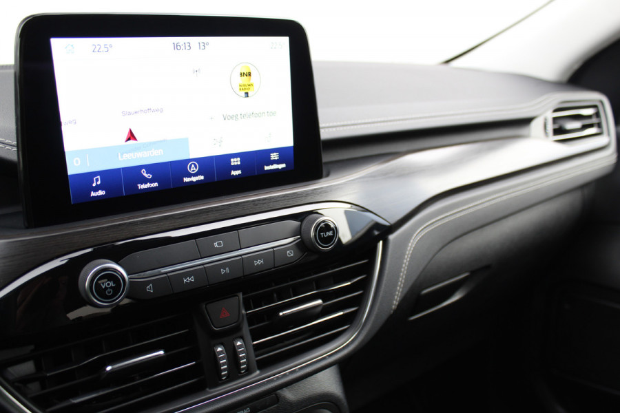 Ford Kuga 2.5-225pk PHEV 'Vignale' Plug-in Hybrid Automaat. Luxe hybride rijden voor een reëel bedrag ! Trekhaak, Adaptieve Cruise Cntrl, Climate Cntrl, Side- en lane assist, Head-Up display, Winter Pack, Driver Ass. Pack, Camera, Elektr. achterklep etc.