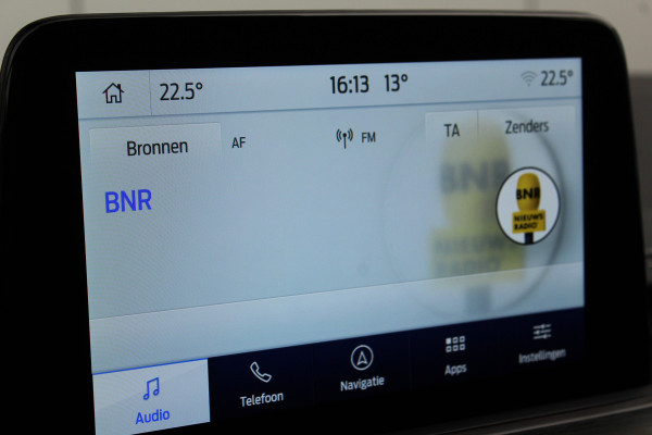 Ford Kuga 2.5-225pk PHEV 'Vignale' Plug-in Hybrid Automaat. Luxe hybride rijden voor een reëel bedrag ! Trekhaak, Adaptieve Cruise Cntrl, Climate Cntrl, Side- en lane assist, Head-Up display, Winter Pack, Driver Ass. Pack, Camera, Elektr. achterklep etc.