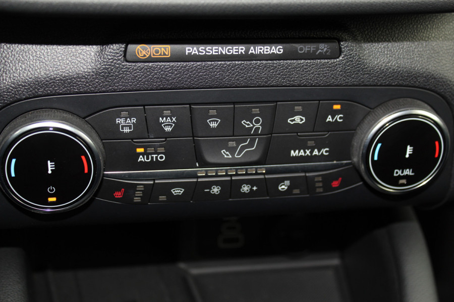 Ford Kuga 2.5-225pk PHEV 'Vignale' Plug-in Hybrid Automaat. Luxe hybride rijden voor een reëel bedrag ! Trekhaak, Adaptieve Cruise Cntrl, Climate Cntrl, Side- en lane assist, Head-Up display, Winter Pack, Driver Ass. Pack, Camera, Elektr. achterklep etc.