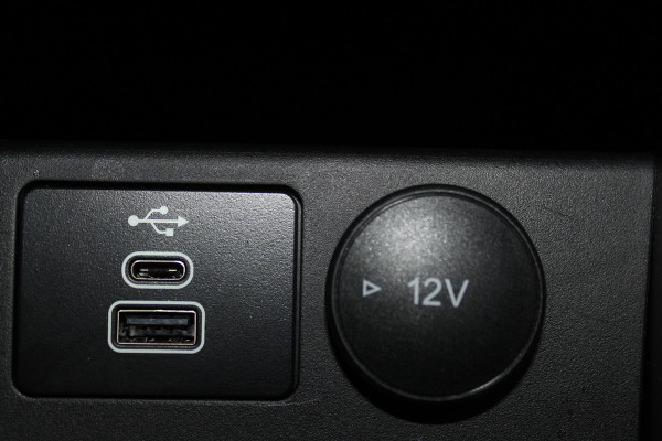 Ford Kuga 2.5-225pk PHEV 'Vignale' Plug-in Hybrid Automaat. Luxe hybride rijden voor een reëel bedrag ! Trekhaak, Adaptieve Cruise Cntrl, Climate Cntrl, Side- en lane assist, Head-Up display, Winter Pack, Driver Ass. Pack, Camera, Elektr. achterklep etc.