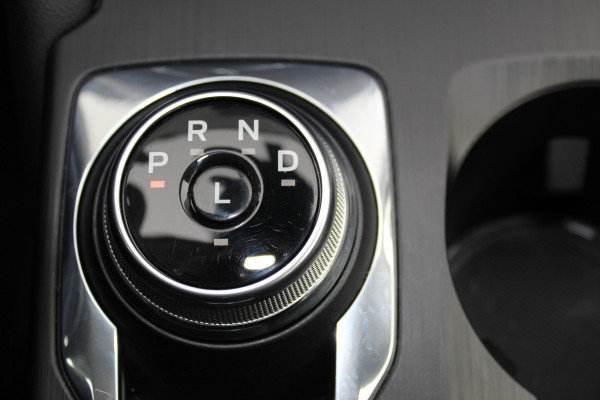 Ford Kuga 2.5-225pk PHEV 'Vignale' Plug-in Hybrid Automaat. Luxe hybride rijden voor een reëel bedrag ! Trekhaak, Adaptieve Cruise Cntrl, Climate Cntrl, Side- en lane assist, Head-Up display, Winter Pack, Driver Ass. Pack, Camera, Elektr. achterklep etc.