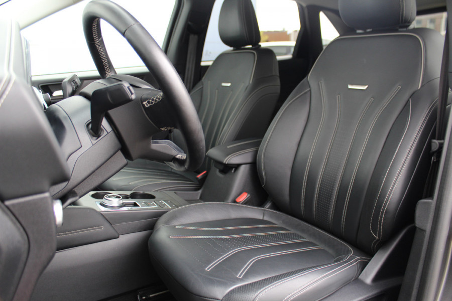 Ford Kuga 2.5-225pk PHEV 'Vignale' Plug-in Hybrid Automaat. Luxe hybride rijden voor een reëel bedrag ! Trekhaak, Adaptieve Cruise Cntrl, Climate Cntrl, Side- en lane assist, Head-Up display, Winter Pack, Driver Ass. Pack, Camera, Elektr. achterklep etc.