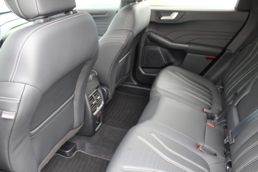 Ford Kuga 2.5-225pk PHEV 'Vignale' Plug-in Hybrid Automaat. Luxe hybride rijden voor een reëel bedrag ! Trekhaak, Adaptieve Cruise Cntrl, Climate Cntrl, Side- en lane assist, Head-Up display, Winter Pack, Driver Ass. Pack, Camera, Elektr. achterklep etc.