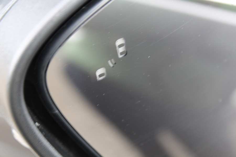 Ford Kuga 2.5-225pk PHEV 'Vignale' Plug-in Hybrid Automaat. Luxe hybride rijden voor een reëel bedrag ! Trekhaak, Adaptieve Cruise Cntrl, Climate Cntrl, Side- en lane assist, Head-Up display, Winter Pack, Driver Ass. Pack, Camera, Elektr. achterklep etc.