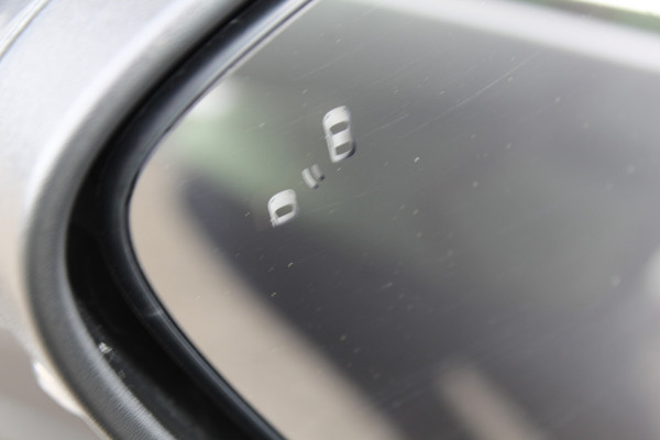 Ford Kuga 2.5-225pk PHEV 'Vignale' Plug-in Hybrid Automaat. Luxe hybride rijden voor een reëel bedrag ! Trekhaak, Adaptieve Cruise Cntrl, Climate Cntrl, Side- en lane assist, Head-Up display, Winter Pack, Driver Ass. Pack, Camera, Elektr. achterklep etc.