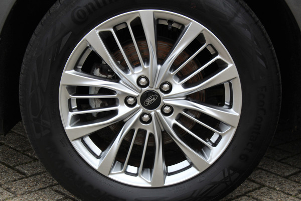 Ford Kuga 2.5-225pk PHEV 'Vignale' Plug-in Hybrid Automaat. Luxe hybride rijden voor een reëel bedrag ! Trekhaak, Adaptieve Cruise Cntrl, Climate Cntrl, Side- en lane assist, Head-Up display, Winter Pack, Driver Ass. Pack, Camera, Elektr. achterklep etc.