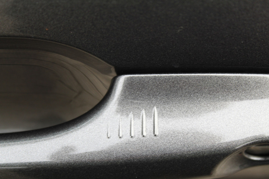 Ford Kuga 2.5-225pk PHEV 'Vignale' Plug-in Hybrid Automaat. Luxe hybride rijden voor een reëel bedrag ! Trekhaak, Adaptieve Cruise Cntrl, Climate Cntrl, Side- en lane assist, Head-Up display, Winter Pack, Driver Ass. Pack, Camera, Elektr. achterklep etc.