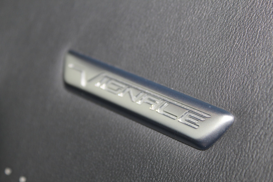 Ford Kuga 2.5-225pk PHEV 'Vignale' Plug-in Hybrid Automaat. Luxe hybride rijden voor een reëel bedrag ! Trekhaak, Adaptieve Cruise Cntrl, Climate Cntrl, Side- en lane assist, Head-Up display, Winter Pack, Driver Ass. Pack, Camera, Elektr. achterklep etc.