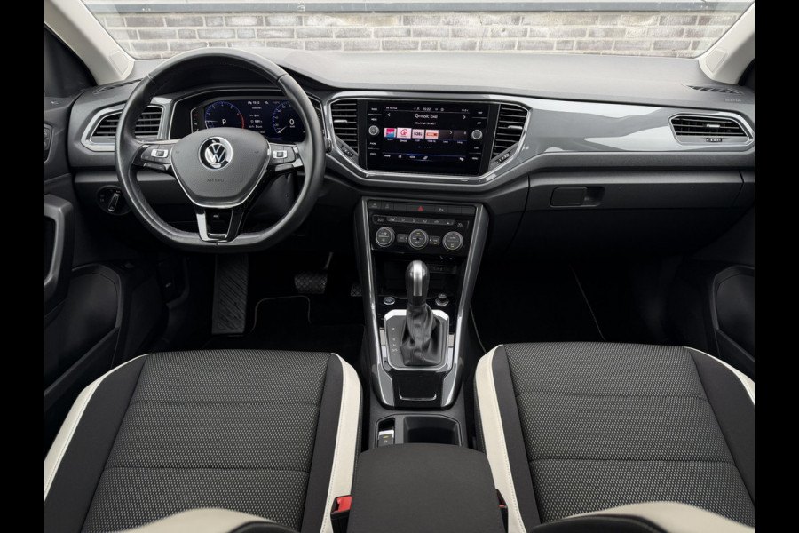 Volkswagen T-Roc 1.5 TSI Sport LED | Trekhaak | Carplay | Camera | Virtual Cockpit | PDC