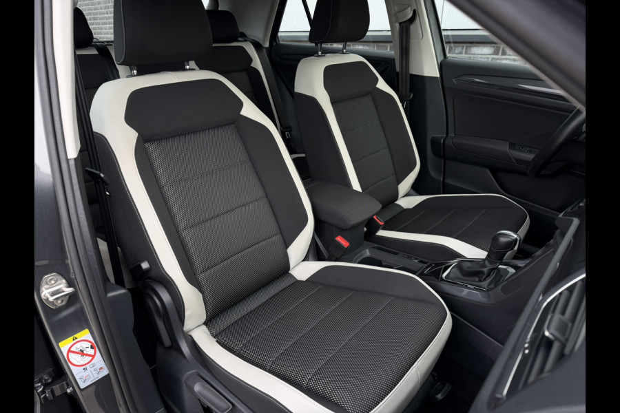 Volkswagen T-Roc 1.5 TSI Sport LED | Trekhaak | Carplay | Camera | Virtual Cockpit | PDC