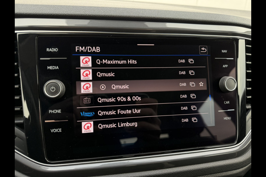 Volkswagen T-Roc 1.5 TSI Sport LED | Trekhaak | Carplay | Camera | Virtual Cockpit | PDC