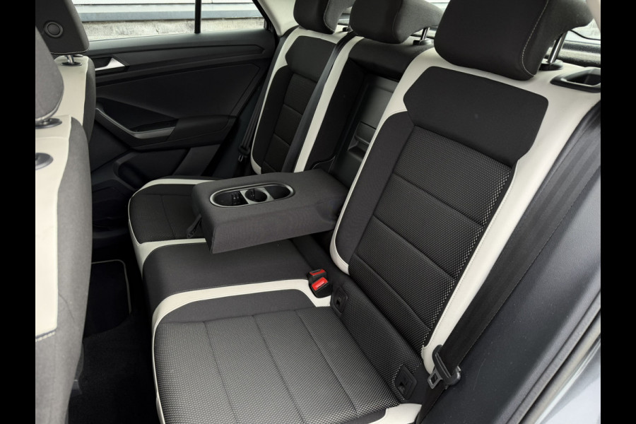 Volkswagen T-Roc 1.5 TSI Sport LED | Trekhaak | Carplay | Camera | Virtual Cockpit | PDC