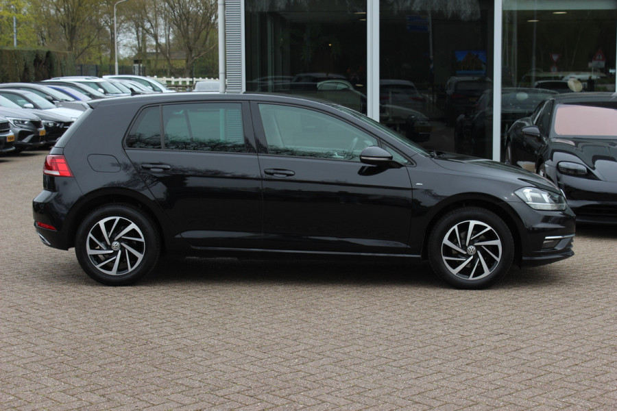 Volkswagen Golf 1.0 TSI Comfortline / Camera / CarPlay / 16'' / Navigatie / Parkeerhulp V+A / Getint glas / DAB / ACC