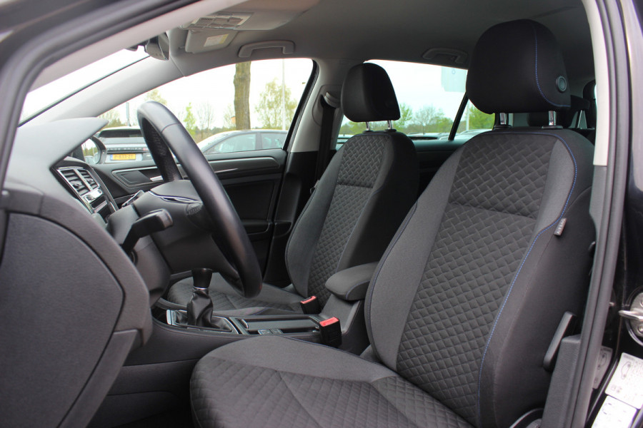 Volkswagen Golf 1.0 TSI Comfortline / Camera / CarPlay / 16'' / Navigatie / Parkeerhulp V+A / Getint glas / DAB / ACC
